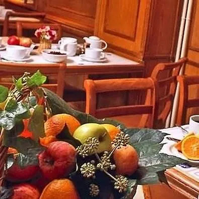 ***  Hotel Montcalm Paris France