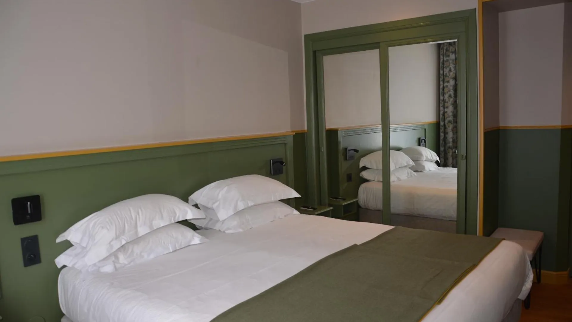 Hotel Montcalm Paryż 3*,  Francja