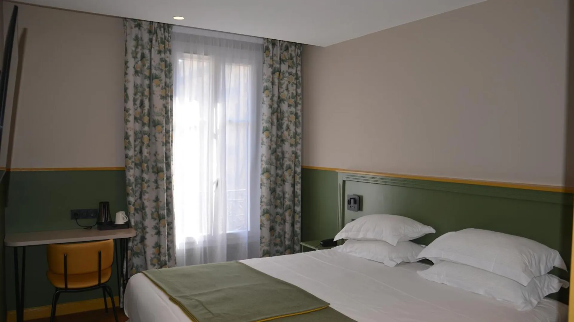 Hotel Montcalm Paryż 3*,